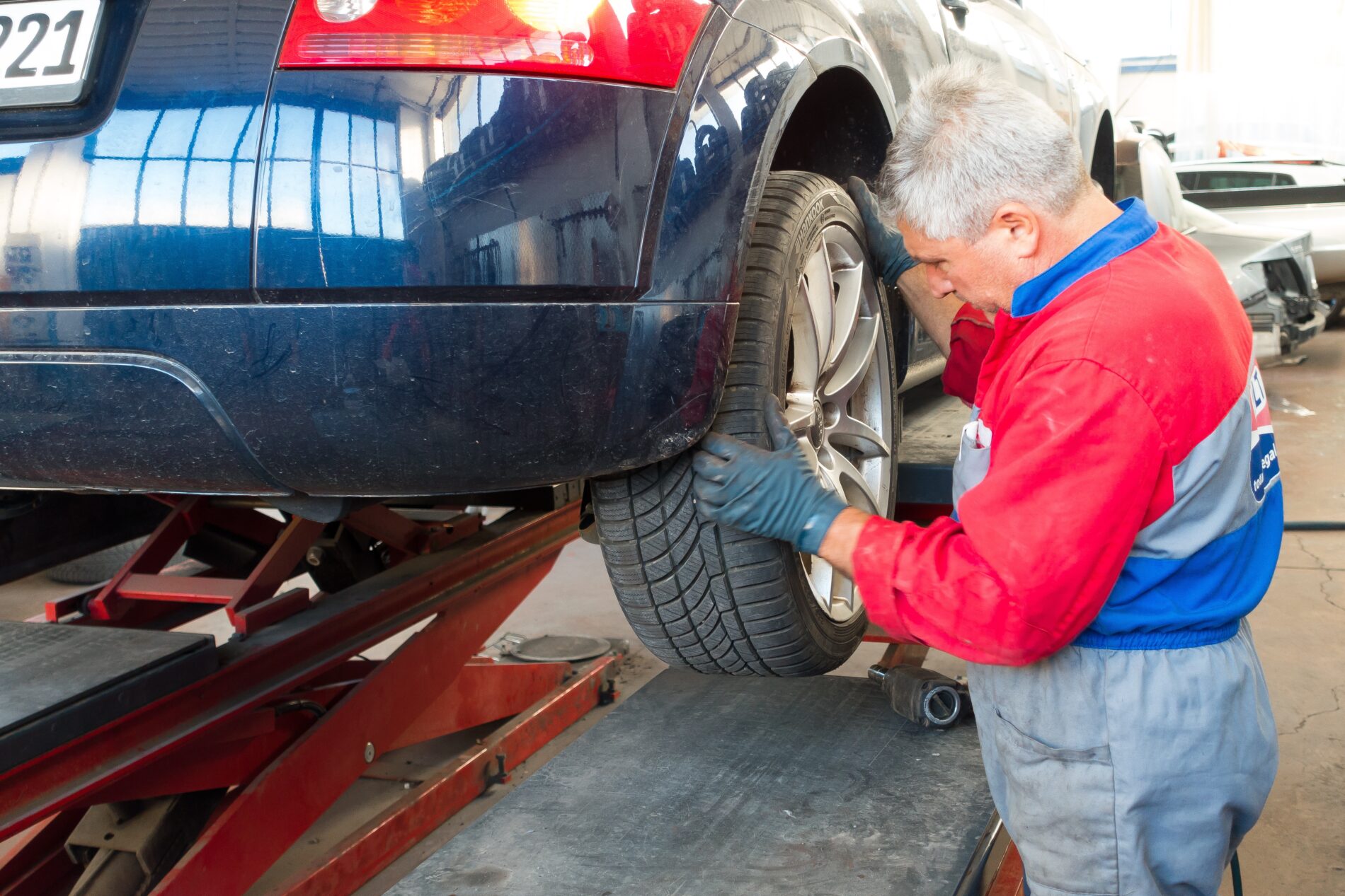 car-wheel-workshop-repair-vehicle-professional-685629-pxhere.com